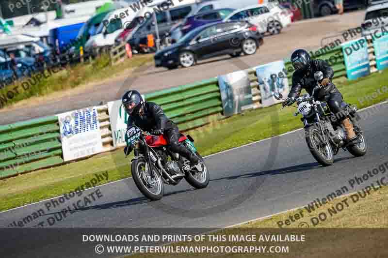 Vintage motorcycle club;eventdigitalimages;mallory park;mallory park trackday photographs;no limits trackdays;peter wileman photography;trackday digital images;trackday photos;vmcc festival 1000 bikes photographs